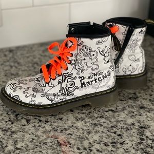 Dr Martens Kids Delaney Doodle Print Size US 1 UK 13 EU 32 - Great condition.